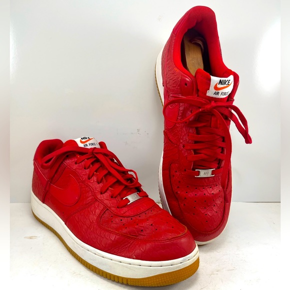 lv8 university red